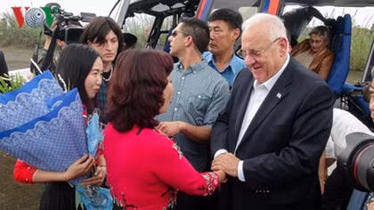 Israeli President and First Lady tour Ha Long Bay