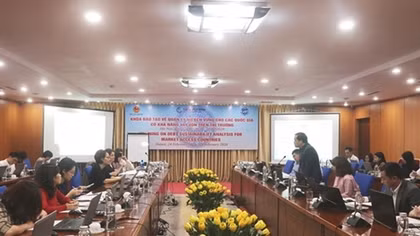 Course on sustainable debt management held in Hanoi