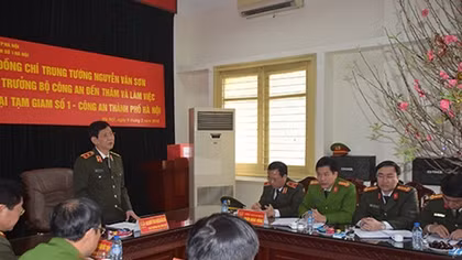 Deputy Minister Nguyen Van Son works with Prison No.1 of Hanoi Police