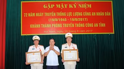 Ha Nam police inaugurates tradition chamber