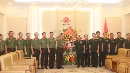 Deputy Minister Tran Quoc To congratulates General Staff of the People’s Army on its 75th founding anniversary
