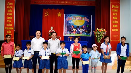 Five Star Group organizes Full Moon Festival for poor children