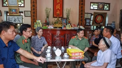 PSA delegation visits Vietnamese Heroic Mothers