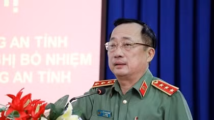 Deputy Minister Nguyen Van Thanh works with Binh Phuoc Provincial Police