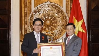 Vietnam’s Friendship Order presented to Chinese Ambassador