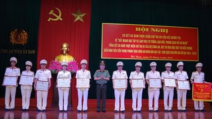 Ha Nam Provincial Police review emulation movements