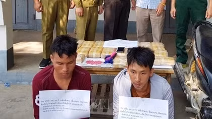 Lao men arrested for smuggling 120,000 meth pills