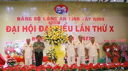 Tay Ninh police hold 10th Party Congress 