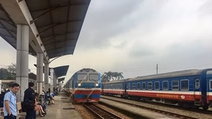 Coronavirus puts brake on Hanoi-HCM City trains