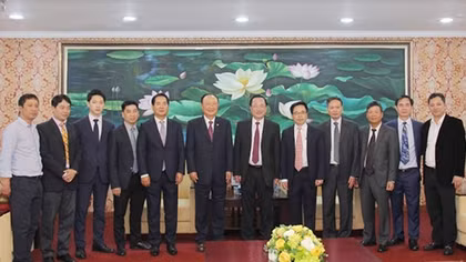 MPS Deputy Chief receives Charmvit President