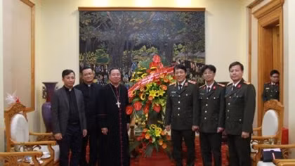 Archbishop of Hanoi visits Ministry of Public Security ahead Lunar New Year
