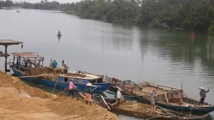 Thanh Hoa to take drastic measures to curb illegal sand-mining