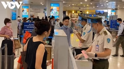 Noi Bai International Airport temporarily halts receiving passengers