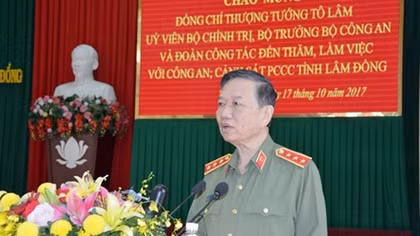 Minister To Lam works with Lam Dong Police