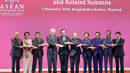 PM Nguyen Xuan Phuc attends opening ceremony of 35th ASEAN Summit