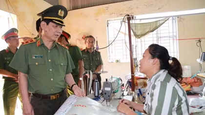 Deputy Minister Nguyen Van Son visits Thanh Xuan Prison and T16 Detention Center