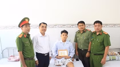 Brave young policeman honored 