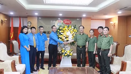 MPS leader congratulates Vietnam General Confederation of Labor on its founding anniversary