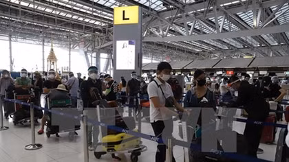 Nearly 300 Vietnamese return from Thailand