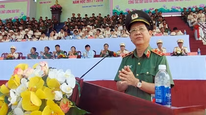 Deputy Minister Nguyen Van Son visits People’s Police Higher School 5