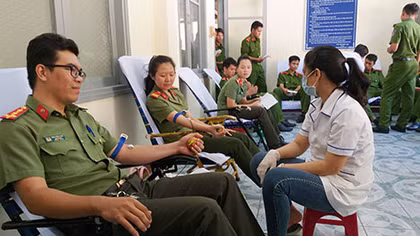 Youths of Phu Yen join blood donation campaign