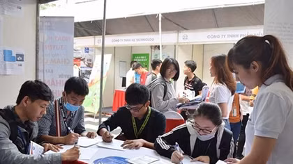 Vietnamese businesses struggle to find new labourers