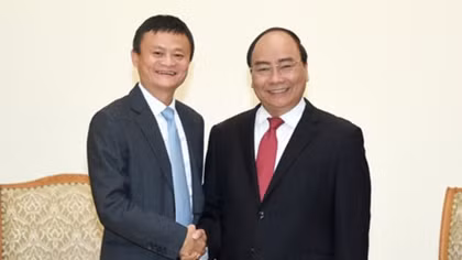 PM Nguyen Xuan Phuc welcomes Alibaba Chairman Jack Ma