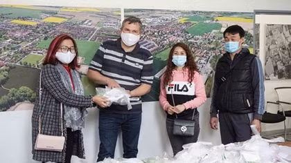 Vietnamese people’s charity works show solidarity with Czech amid COVID-19
