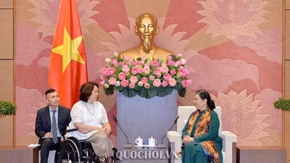 NA Vice Chairwoman receives US senators