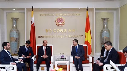 Minister To Lam receives Ambassadors of Qatar and Mozambique