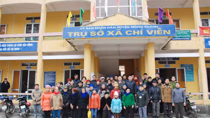 CAND Newspaper and Agribank support poor people in Cao Bang 