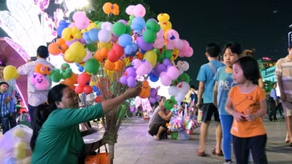 Saigon suggests bending the vending ban along popular walking street