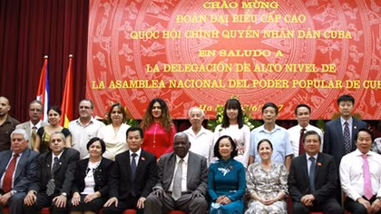 Vietnam and Cuba tighten traditional friendship