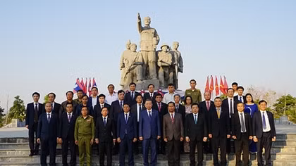Minister To Lam meets with overseas Vietnamese in Laos