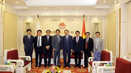 General To Lam receives Japanese Special Ambassador