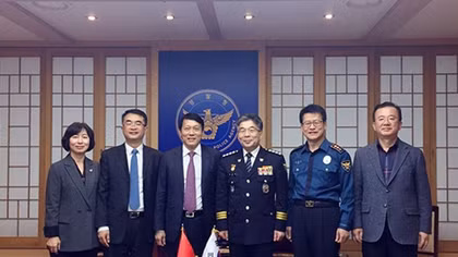 Deputy Minister Luong Tam Quang meets senior police and security officials of RoK