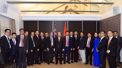 PM meets with Vietnamese businessmen, intellectuals in Australia