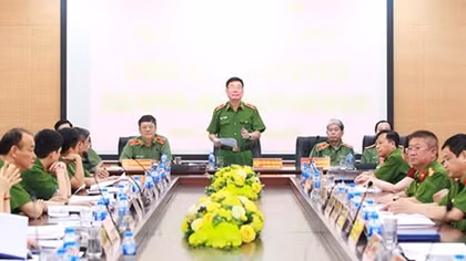 Hanoi Police seek approach to control murder crime