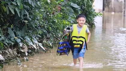 Nghe An residents live submerged after floods