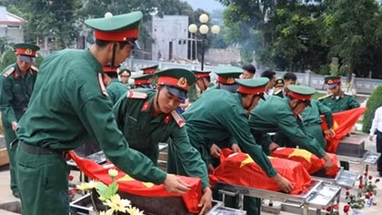Dien Bien holds burial service for remains of fallen soldiers in Laos