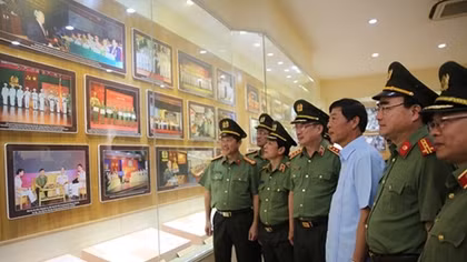 MPS delegation pays tribute to Uncle Ho 