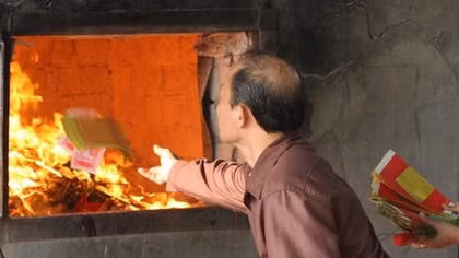 Buddhist Sangha proposes eliminating votive paper burning at pagodas