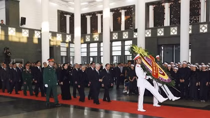 CPV delegation pays respect to former Party leader
