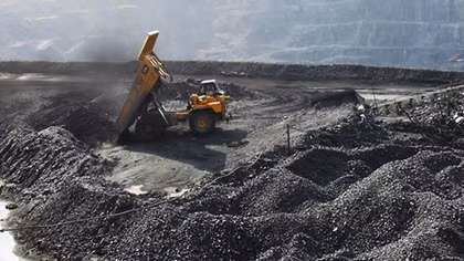 COVID-19: Coal industry helps Quang Ninh maintain economic growth