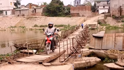 Many Hanoi rural bridges, roads in bad shape