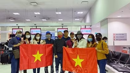 Vietnamese citizens return home from Australia, New Zealand