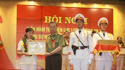 Typical examples of communal police force honored