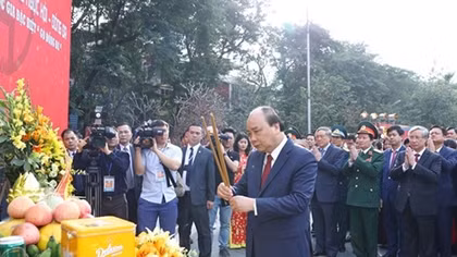 PM offers incense on 230th Dong Da victory anniversary