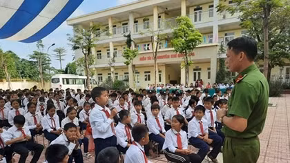 300 secondary school students join law dissemination program 