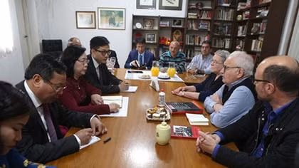 Hanoi officials visit Argentina, Peru